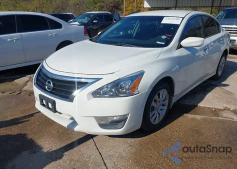 2015 Nissan Altima 2.5 S из США, поврежденный, VIN 1N4AL3AP8FN402987